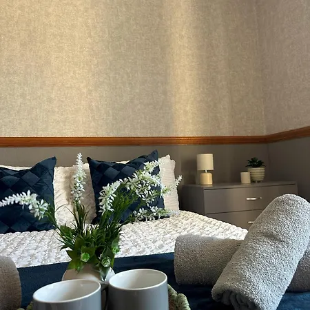 Bolton Terrace Apartment *