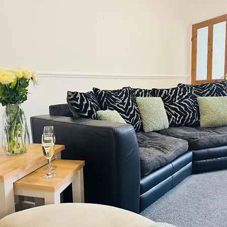 Bolton Terrace - 2 Bedrooms - Sleeps 4