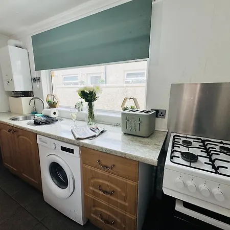 Bolton Terrace - 2 Bedrooms - Sleeps 4