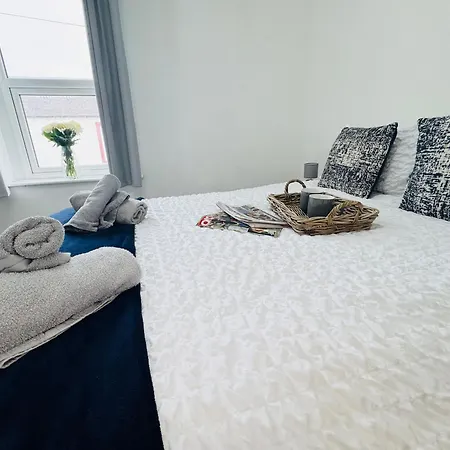 Bolton Terrace - 2 Bedrooms - Sleeps 4 *