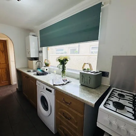 Bolton Terrace - 2 Bedrooms - Sleeps 4 *